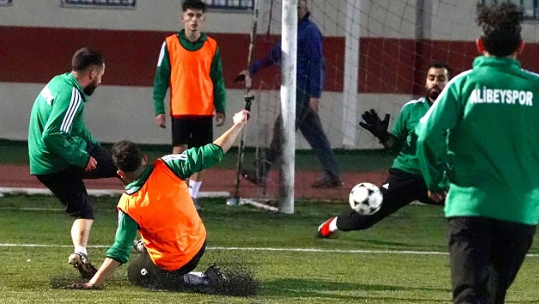 Alibeyspor yeni sezona genç ve dinamik kadrosuyla hazırlanıyor