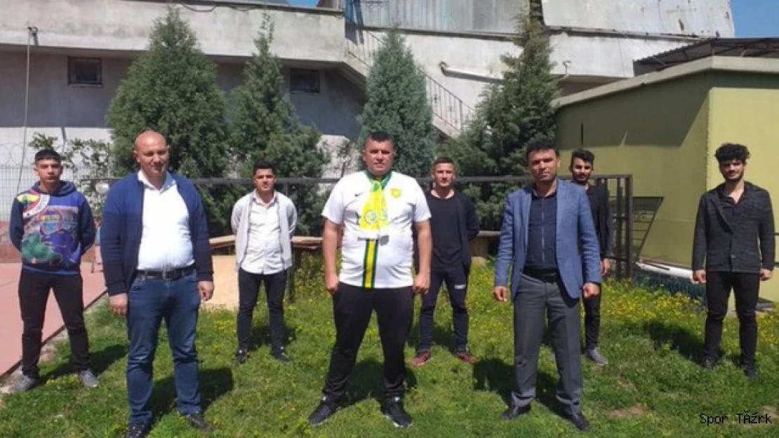 Osmaniyesporlu taraftarlar, yaşlılara hizmet için ekip kurdu