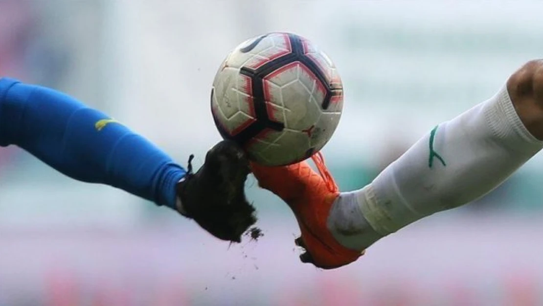 FIFA'dan futbolcu sözleşmeleri kararı