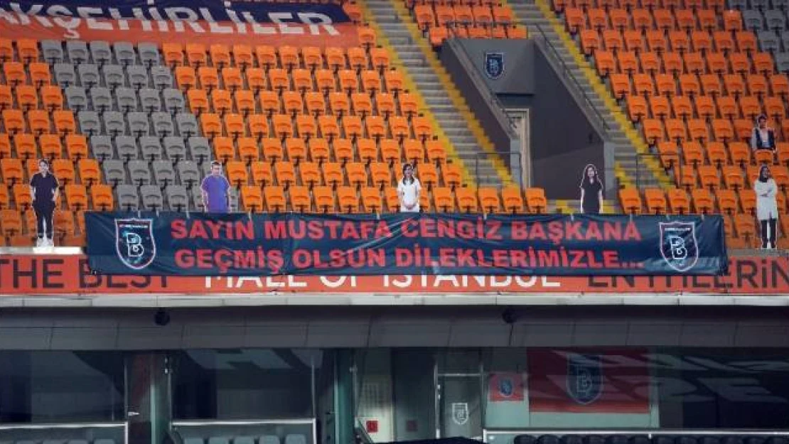Başakşehir'den Başkan Mustafa Cengiz için pankart