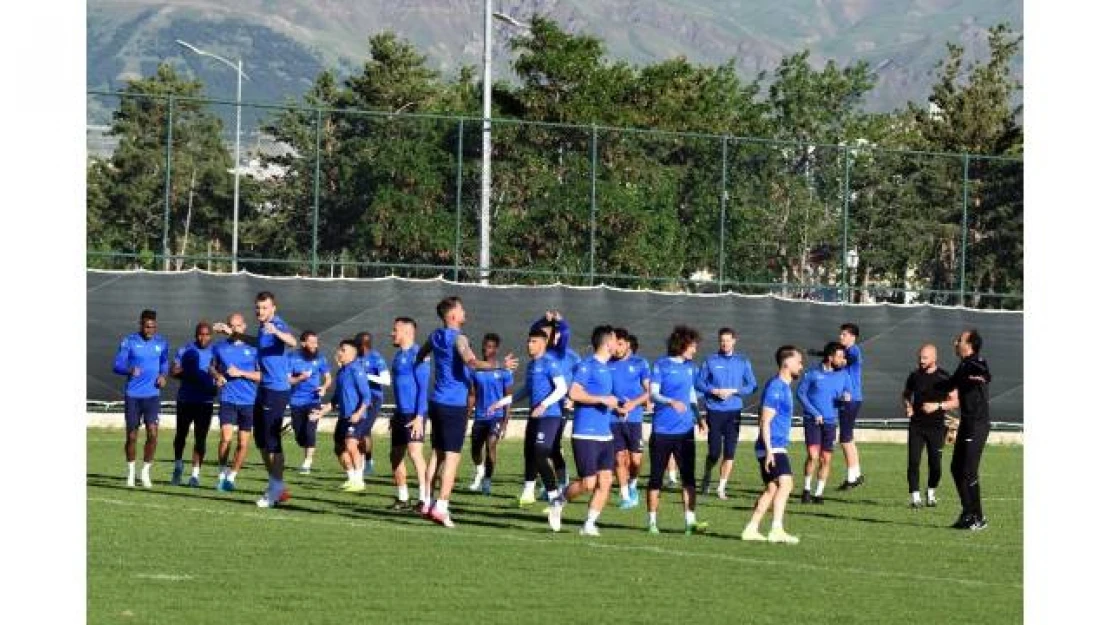 B.B.Erzurumspor, Adana Demirspor karşısında galibiyetine kilitlendi