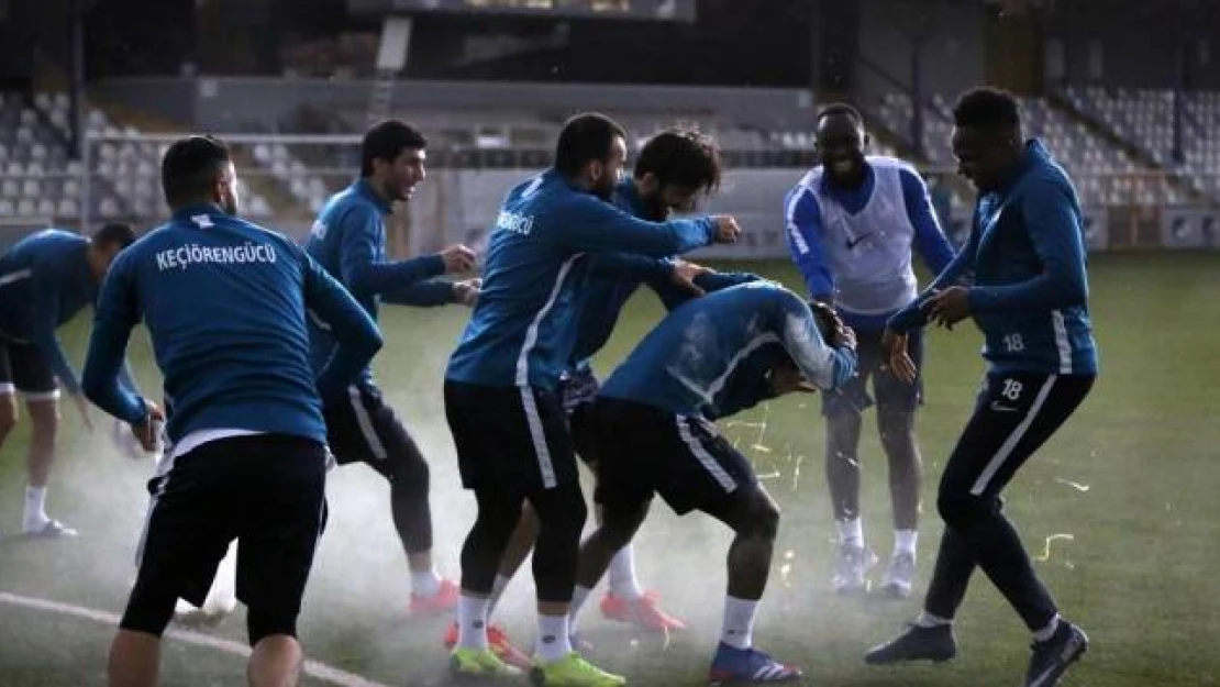 Keçiörengücü'nde unlu yumurtalı doğum günü sürprizi