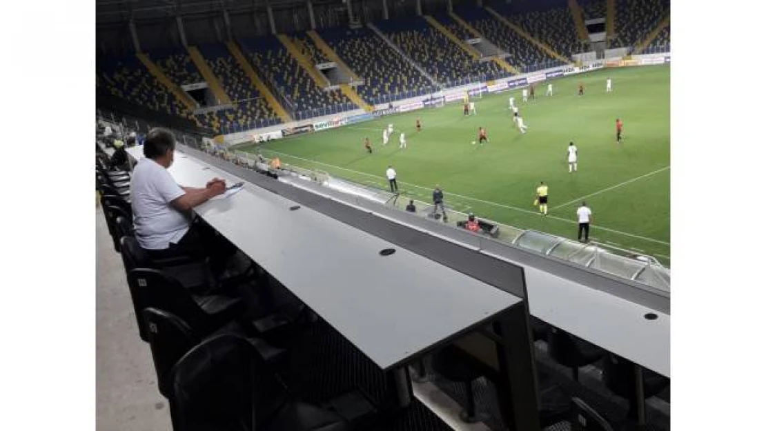 Korona virüs test sonuçları çıkmayan basın mensupları Gençlerbirliği - Kasımpaşa maçına alınmadı