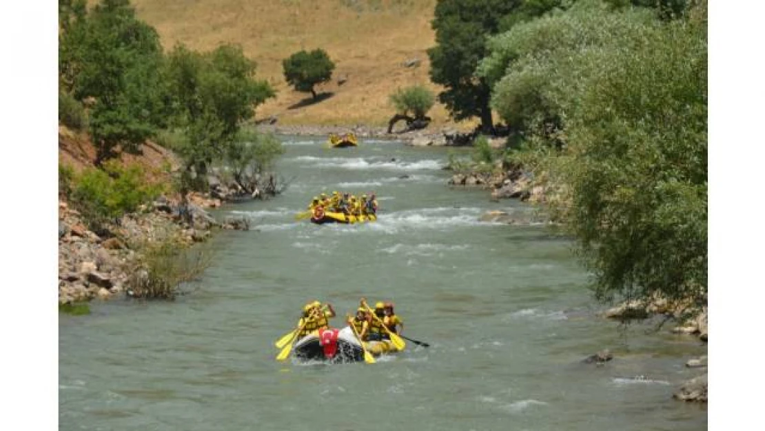 Şırnak'ta sosyal mesafeli rafting organizasyonu