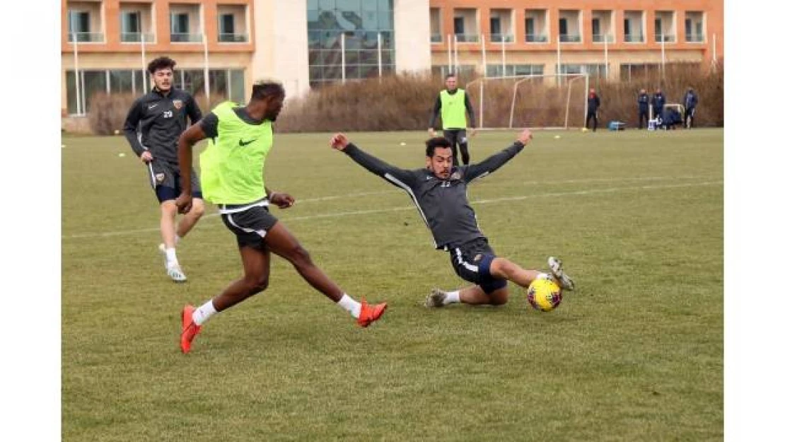 Yasir ve Mensah cezalı