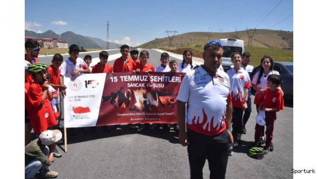 15 Temmuz anısına asfaltta tekerlekli kayak yarışı