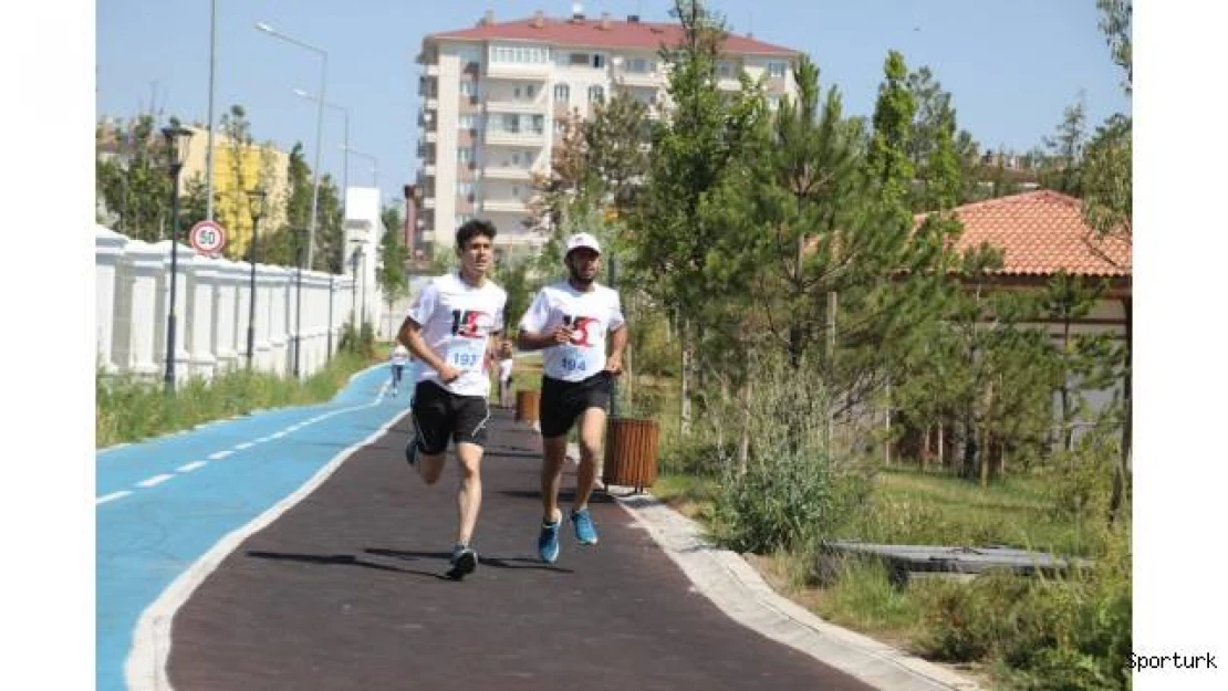 15 Temmuz Atletizm yarışmasında kıyasıya rekabet yaşandı