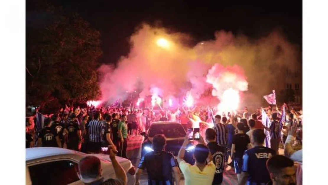 Adana Demirspor kulübü, galibiyetin ardından şampiyon gibi karşılandı