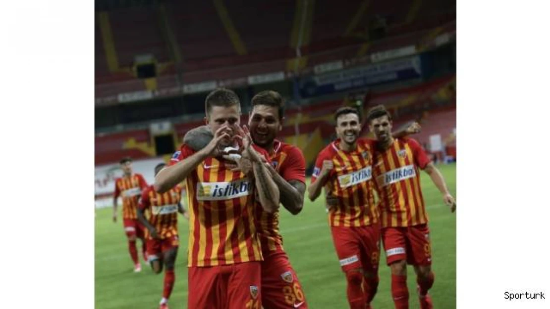 Artem Kravets 9. golünü attı