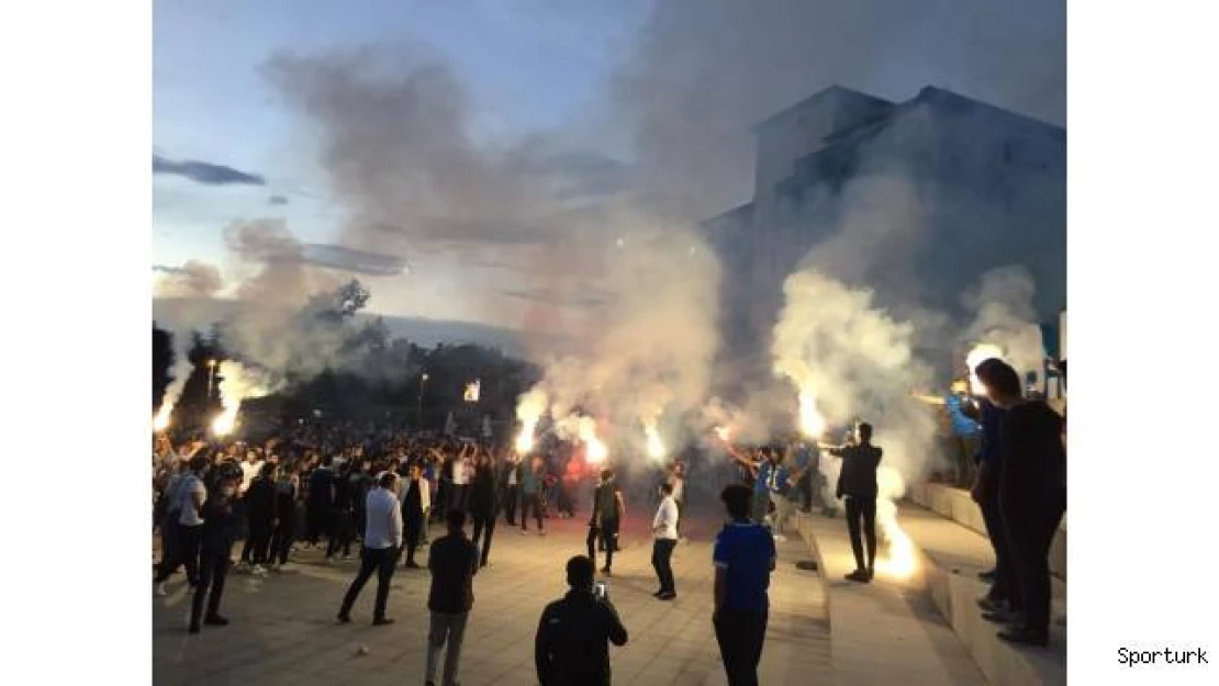 Erzurum'da binler sokağa döküldü