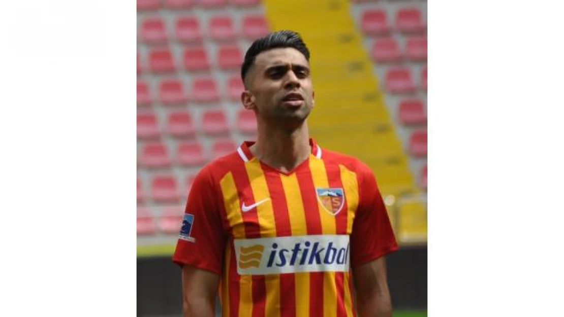 Sol bekte Emre oynayacak