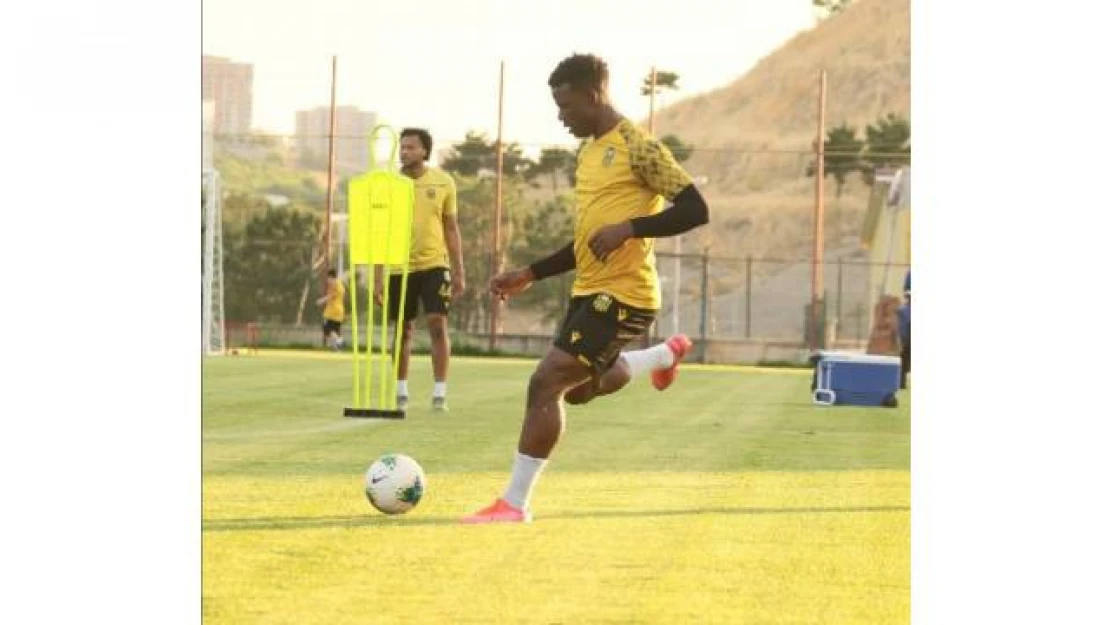 Yeni Malatyaspor'un genç yeteneği Youssouf performansıyla dikkat çekiyor