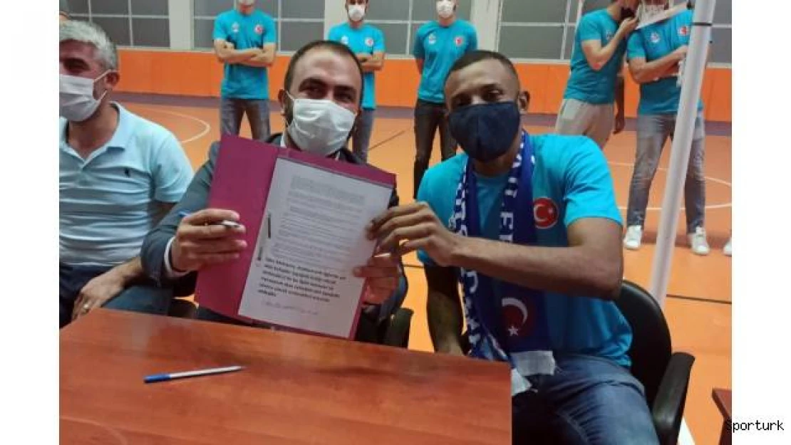 Adilcevaz TÜRŞAD Voleybol Takımı Brezilyalı voleybolcuyla sözleşme imzaladı