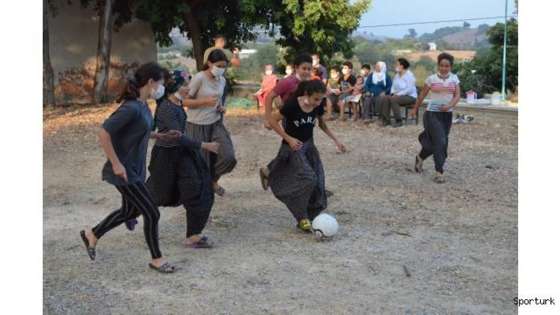 Başkan Seçer'den sporcu kızlara destek