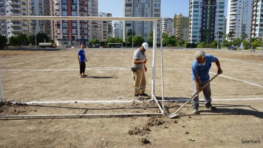 Mezitli Belediyesi, boş arsayı spor sahasına çevirdi