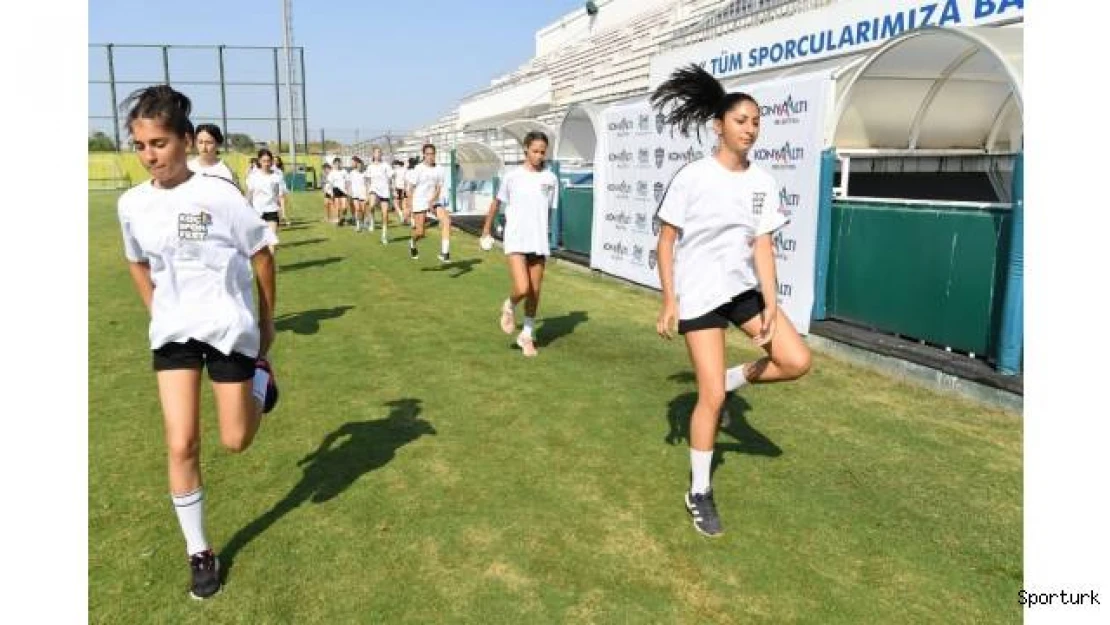 Süper Ligi'nin yeni takımı Konyaaltı Belediyesi Kadın Hentbol Takımı ilk idmana çıktı