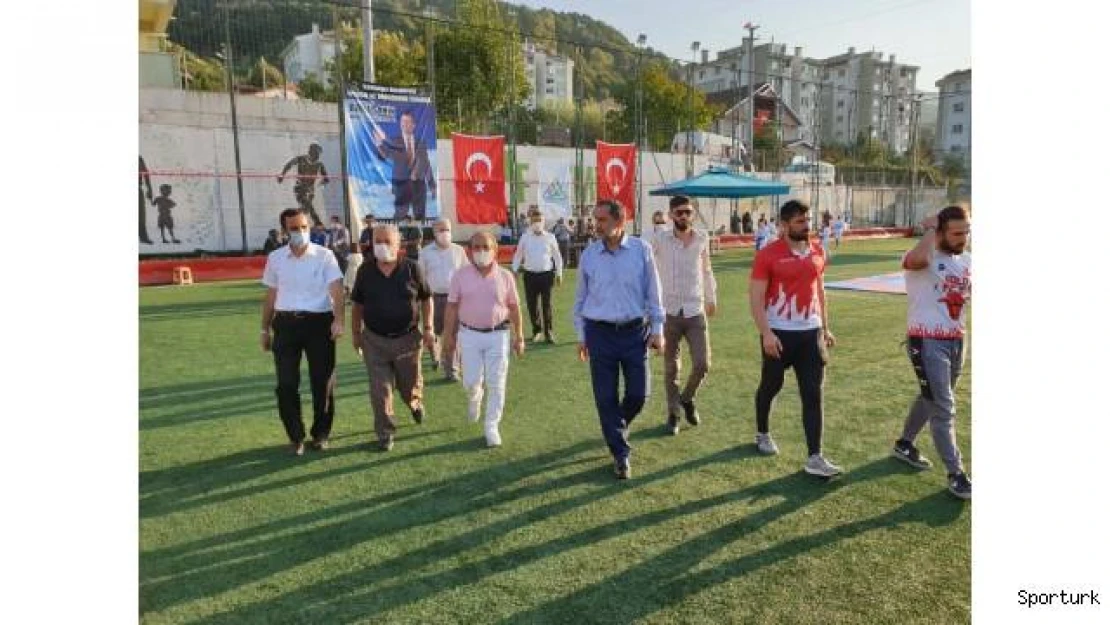 Kaynaşlı Belediyesi spor tesisi açıldı