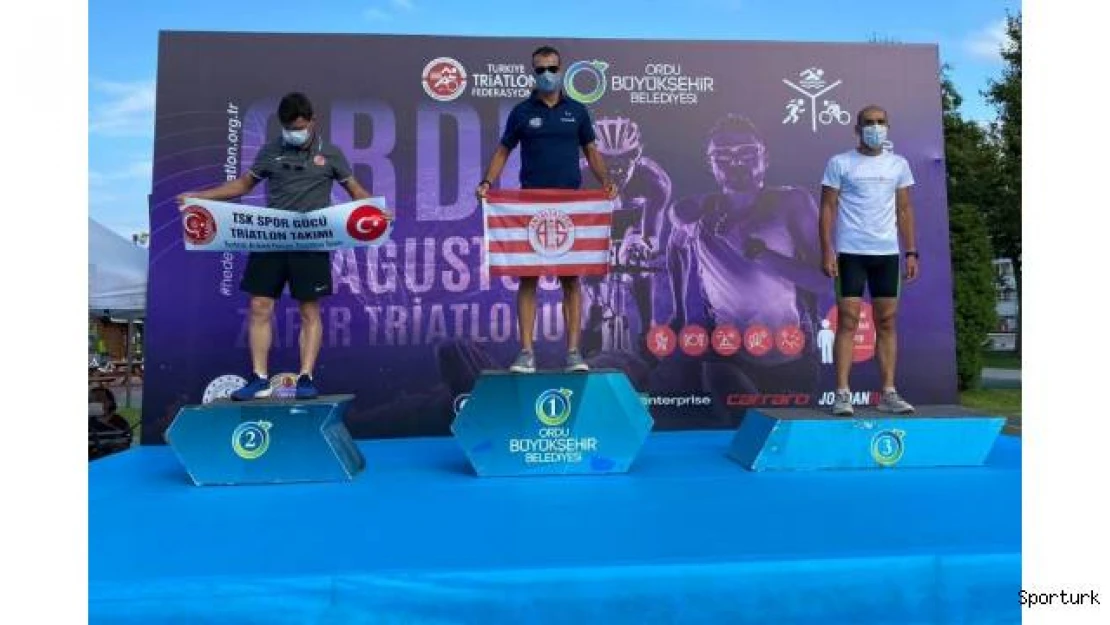 Triatlon sporcusu Bahadır Tama'ya altın madalya