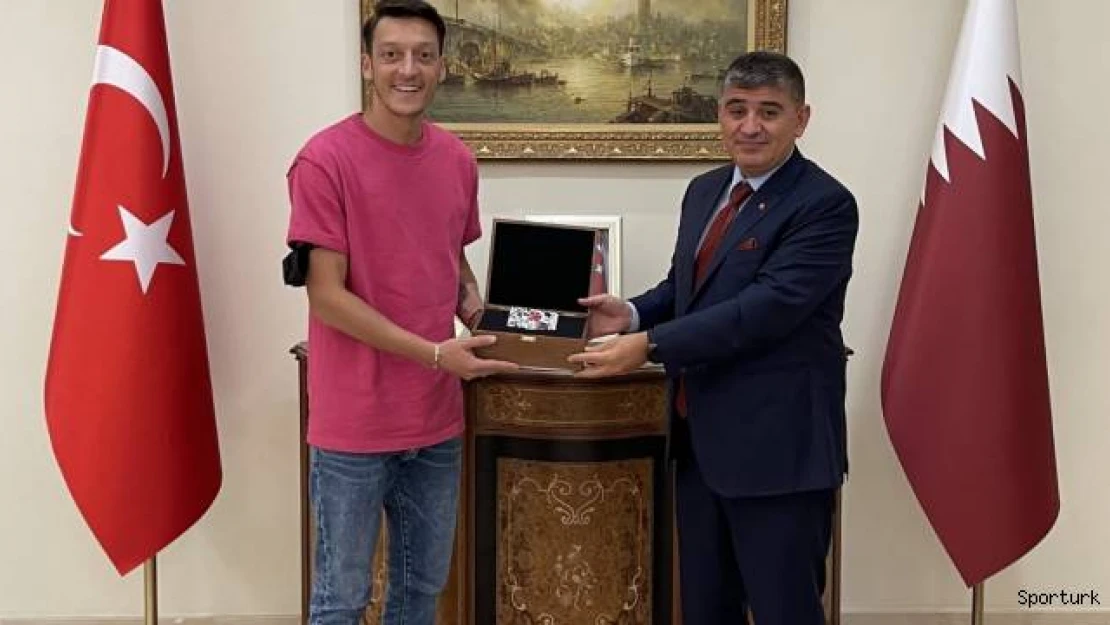 Mesut Özil, Doha Büyükelçisi Göksu'yu ziyaret etti