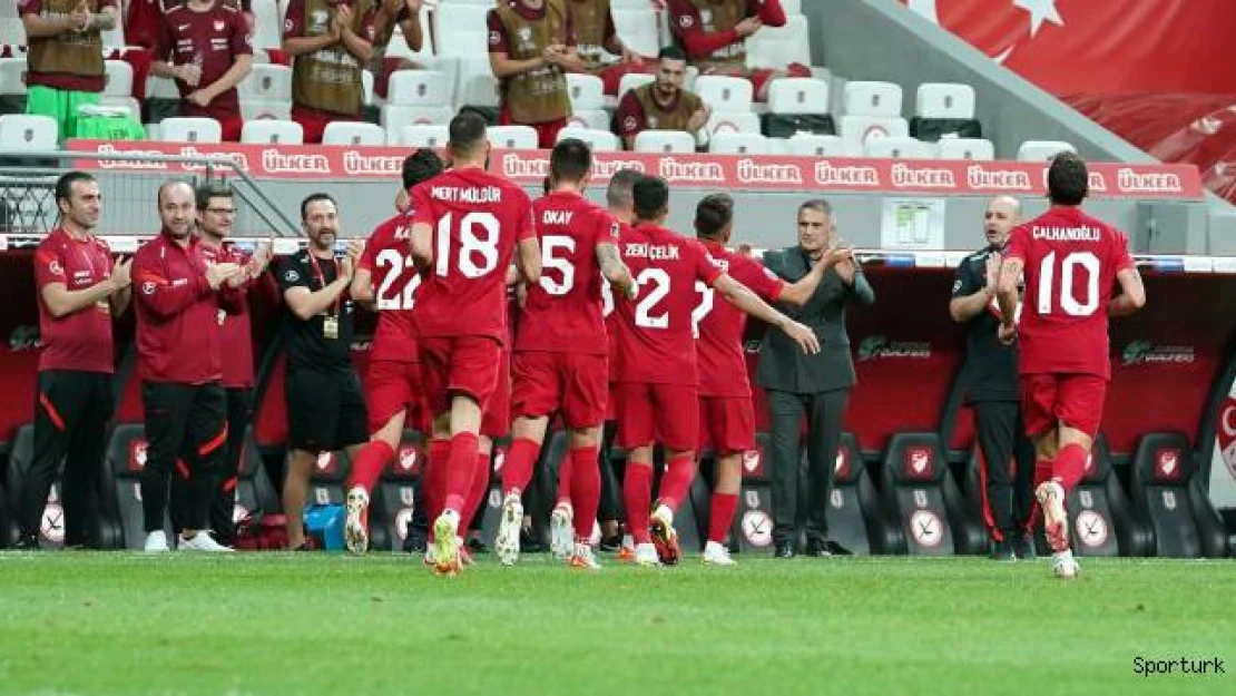 Milliler gol sevincini Şenol Güneş ile paylaştı