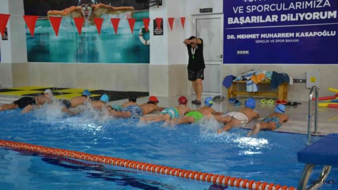 Biga'da Yarı Olimpik Yüzme Havuzuna yoğun ilgi