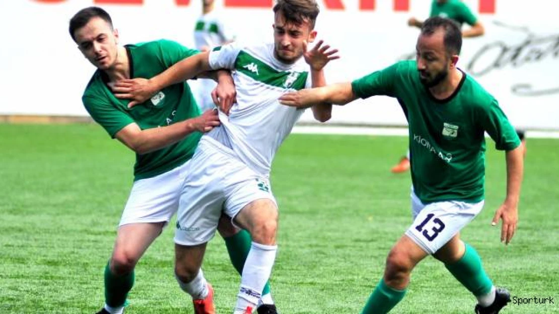 Küçükçekmecespor, Yeşilova Esnaf'ı 3-2 ile geçti