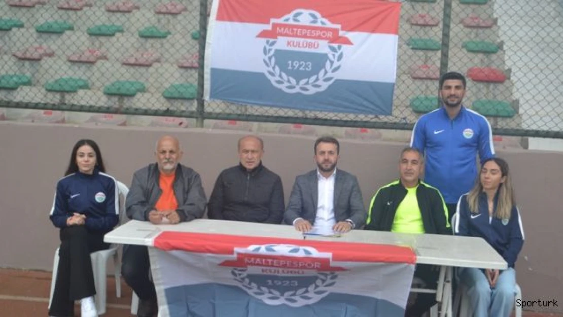 Maltepespor'da teknik heyet imzaları attı
