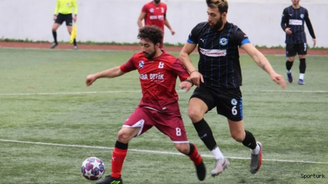 Balatspor 10 kişi ile kazandı