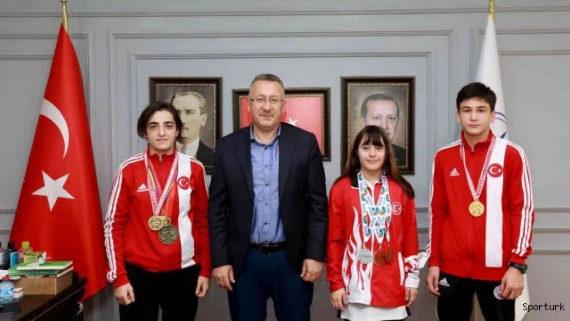 Başarılı sporcular madalyaları ile Başkan Işıksu'yu ziyaret ettiler