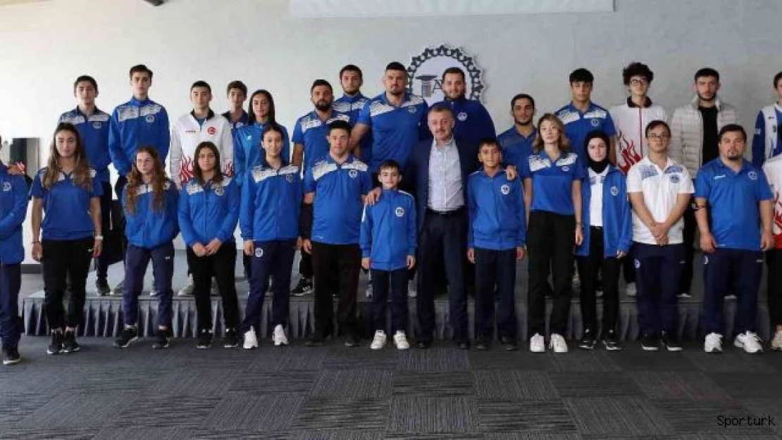 Başkan Büyükakın, başarılı sporcularla bir araya geldi