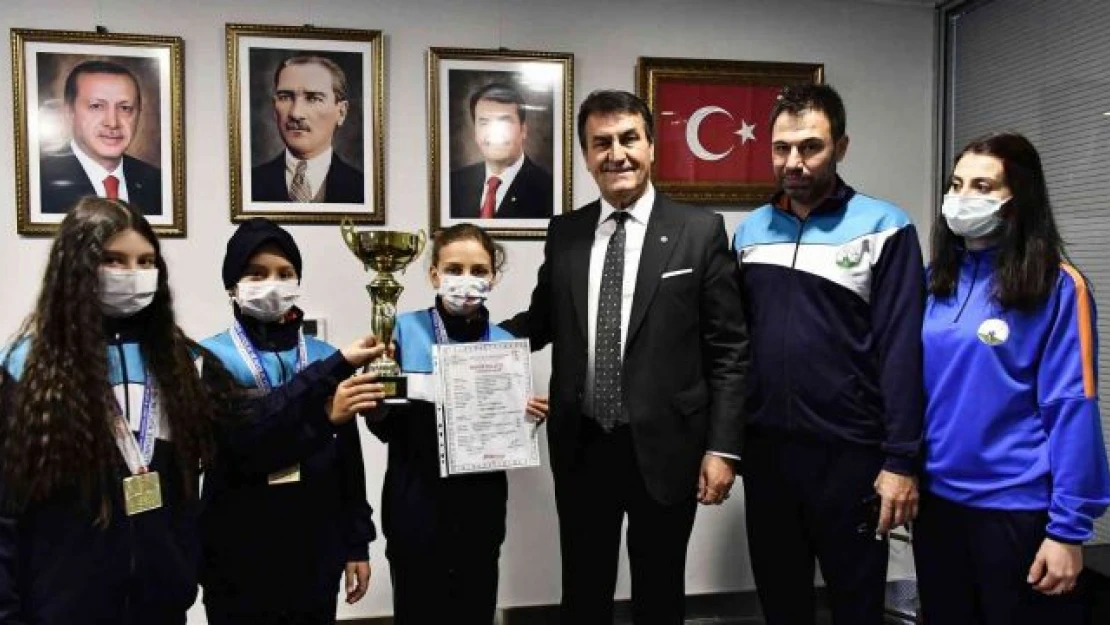 Başkan Dündar rekortmen atıcılarla buluştu