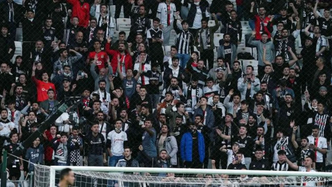 Beşiktaşlı taraftarlardan futbolculara tepki