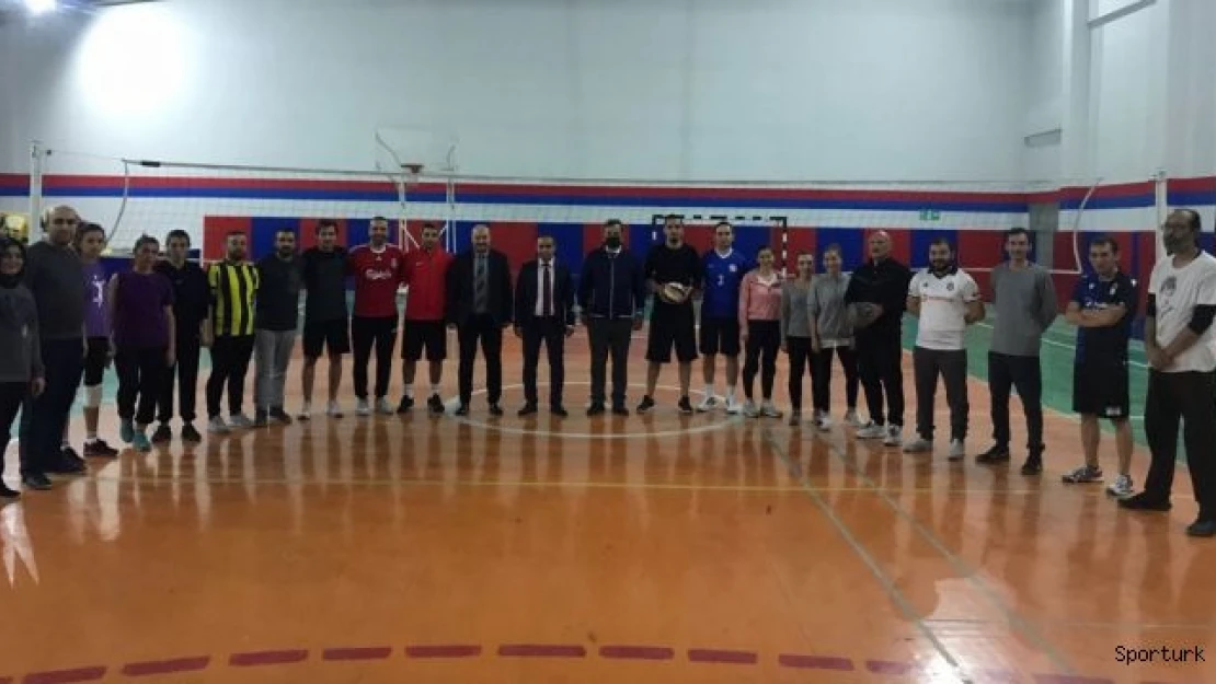 Ergene'de öğretmenler günü voleybol turnuvası maçları sürüyor