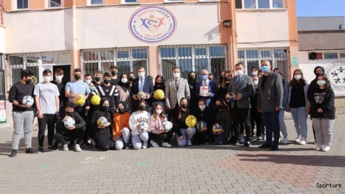 Gürsu Belediyesi'nden okullara spor malzemesi desteği