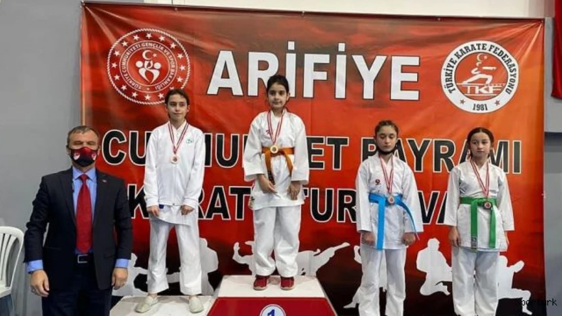 İzmitli karateciler şampiyonada 27 madalya aldı