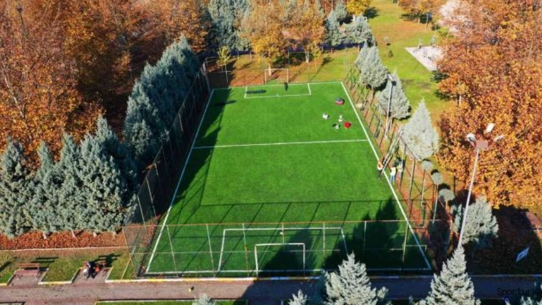 Kartepe'de futbol sahaları yenilendi