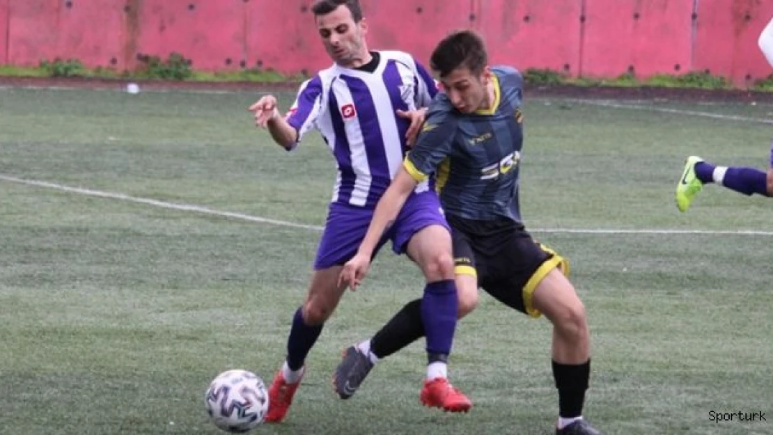 Kırmızı kart ve penaltıları olan 6 gollü maçı kazanan çıkmadı