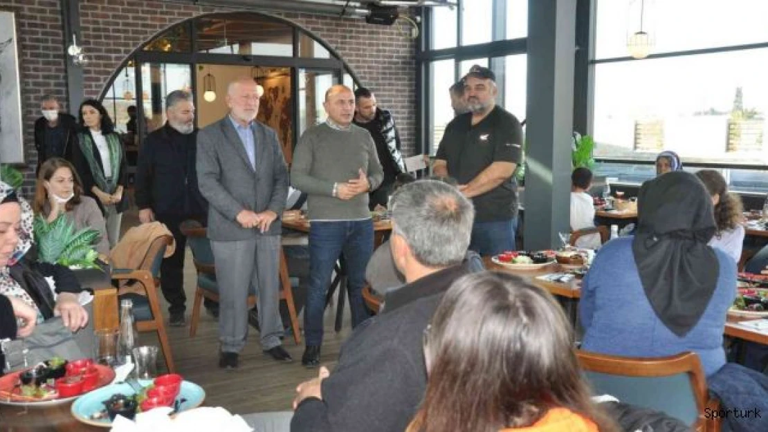 Oral, güreşçilerle buluştu