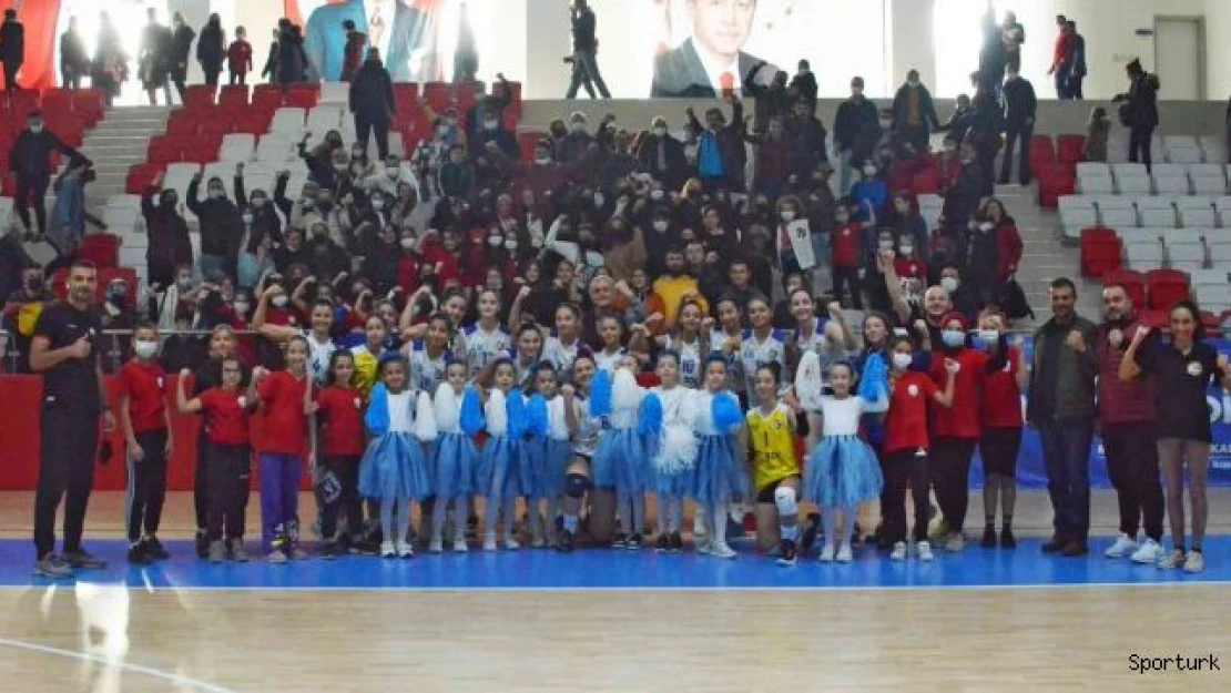 &quotBizim Kızlar" galibiyete doymuyor