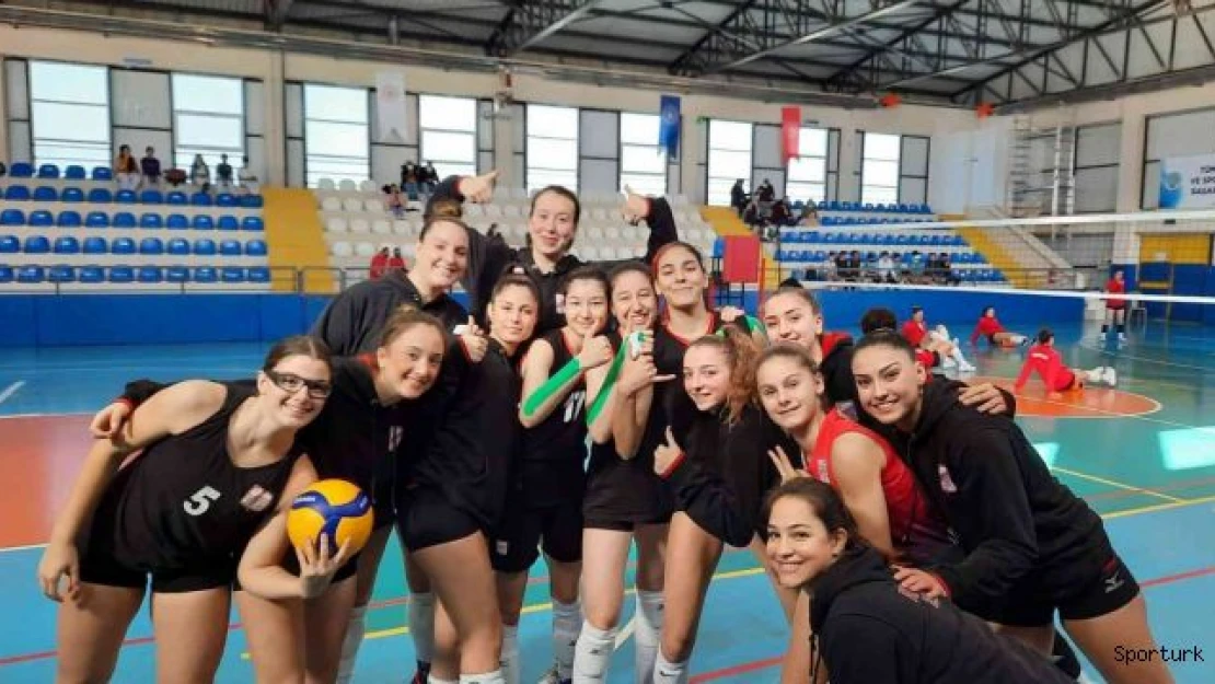 Ayvalıklı kızlar Havran Belediyespor'u namağluptan etti