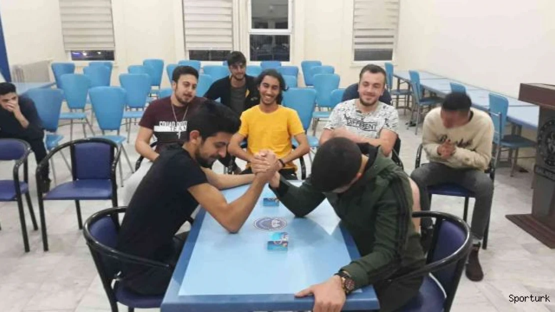Balıkesirli gençler turnuvalarda buluştu