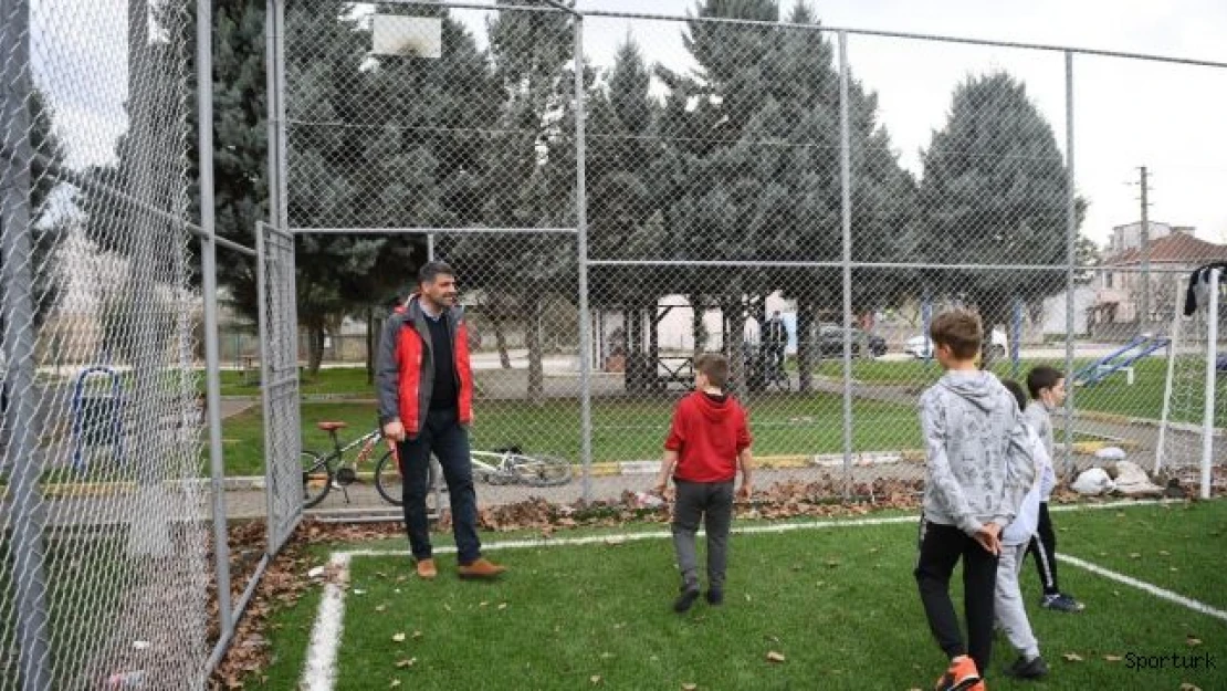 Başkan Kocaman, çocuklarla birlikte futbol oynadı