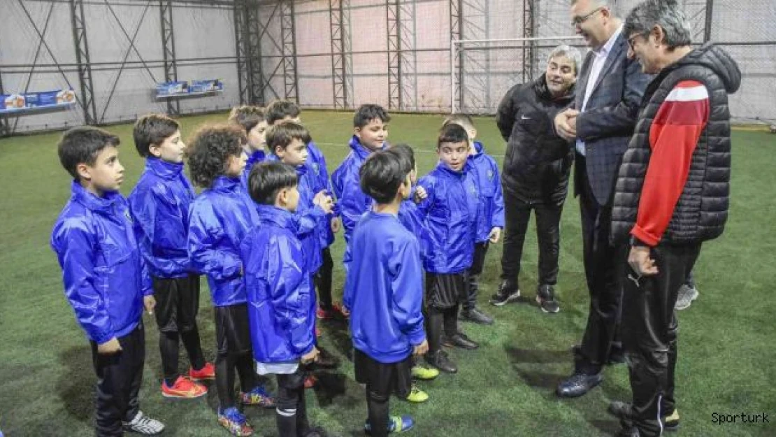 Başkan Özkan'dan altyapı sporcularına sürpriz ziyaret