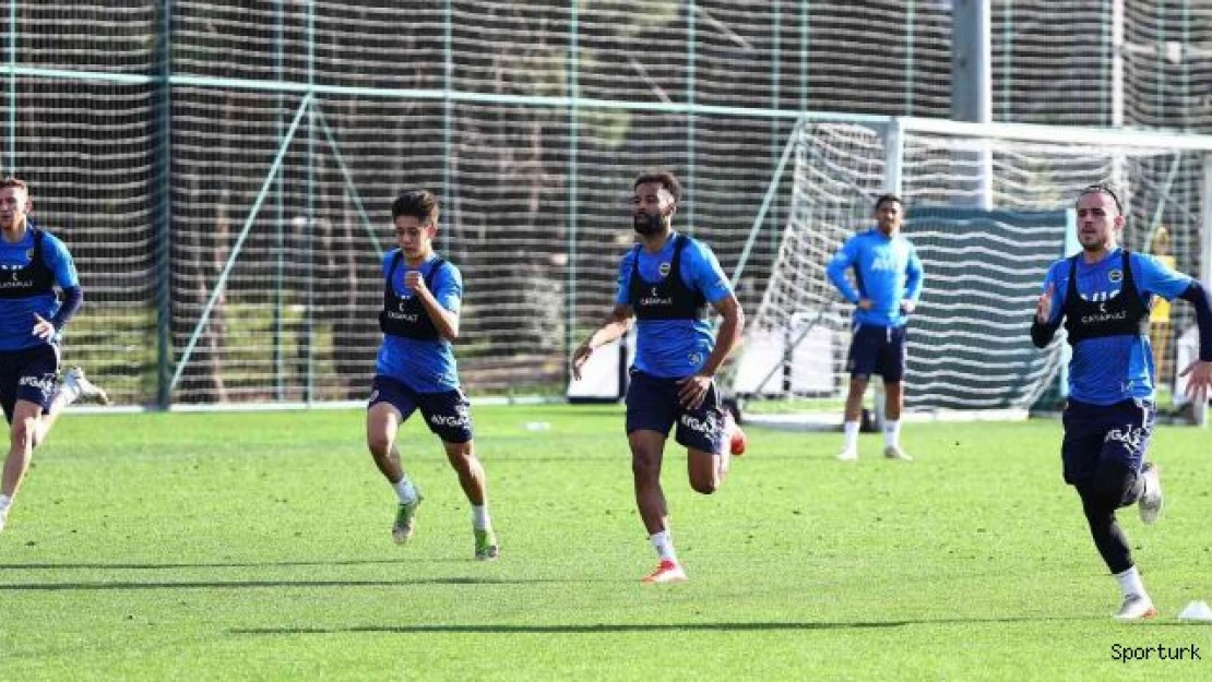Fenerbahçe'de Valencia sahada topla çalışmalara başladı