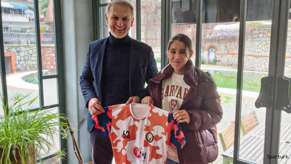 Genç hentbolcu Merve Akpınar'a ödül