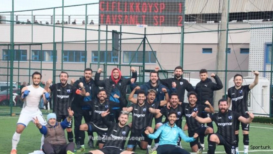 Tavşanlı Belediyespor 10 kişi ile kazandı
