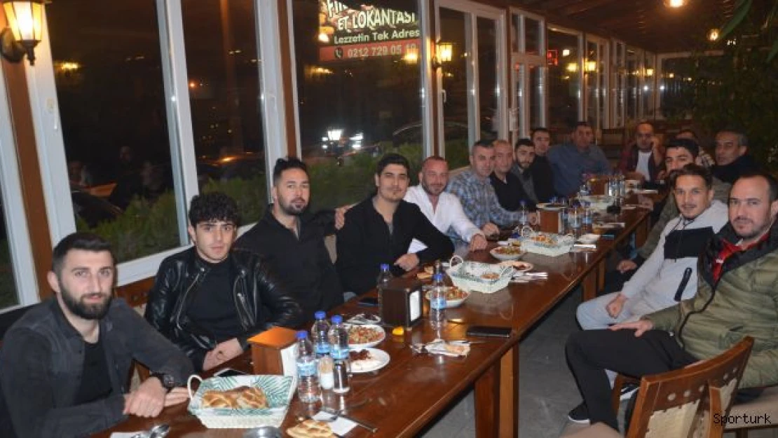 Akörenspor'un gençleri takımına sahip çıkıyor