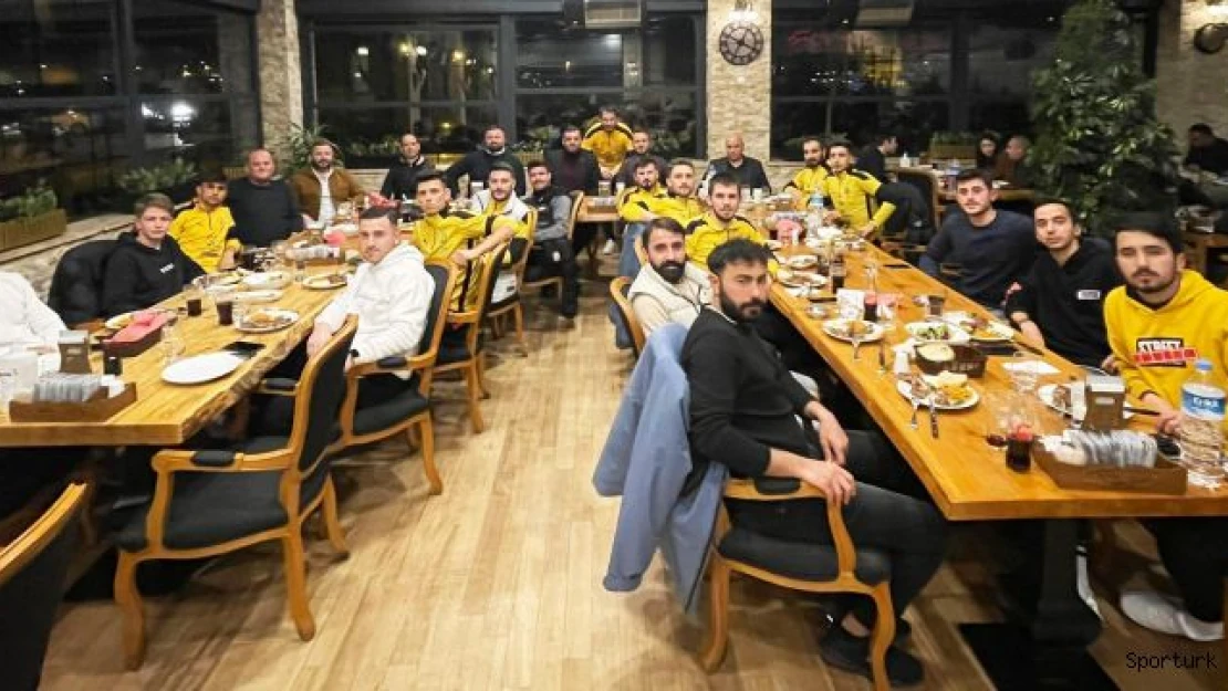 Aycan Çevik'ten Değirmenköy'e ziyafet