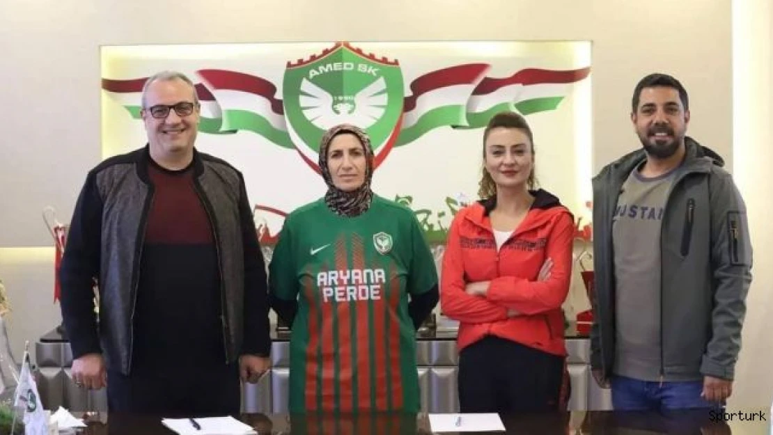 Futbol tutkunu Azize Ay'ın hayali gerçek oldu: Artık Amedspor'lu 