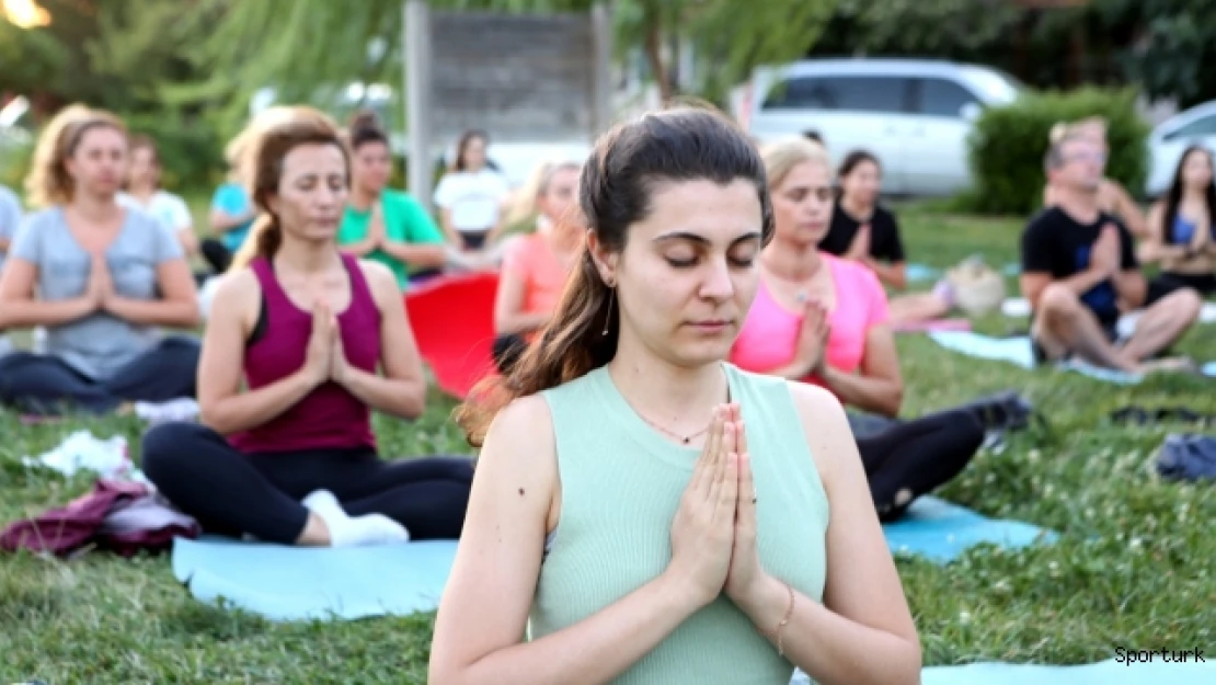 Altınşehir sakinleri yogada buluştu